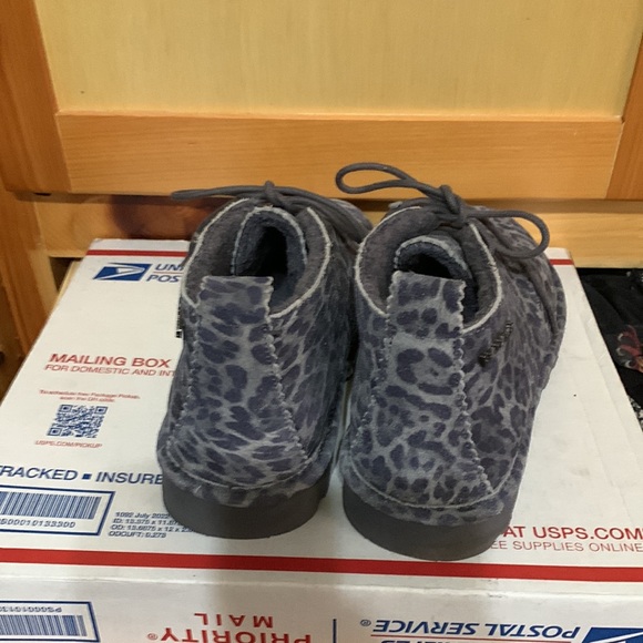 Leopard Suede Bearpaws - Picture 3 of 5